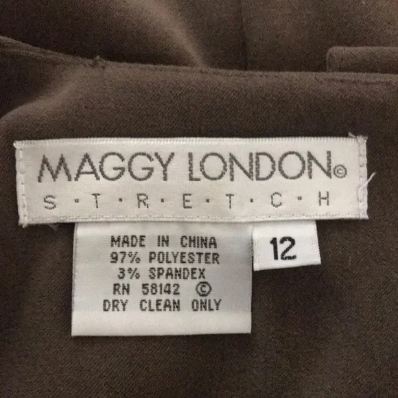 Maggy London. Ladies Size 12. Top - Picture 7 of 7